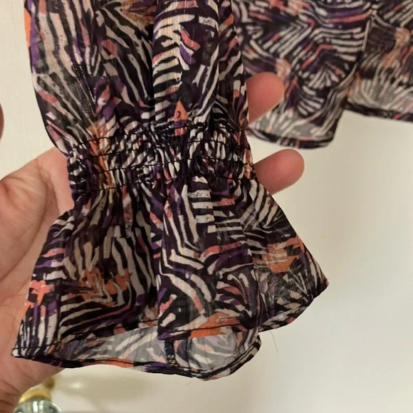 (US 8) Patterned Mock-Neck Blouse - Picture 3 of 5